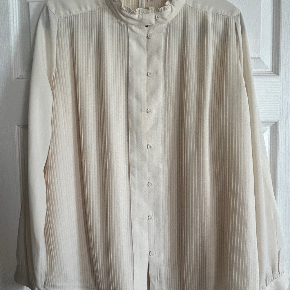 Treasure & Bond Cream Pleated Button-Front Blouse